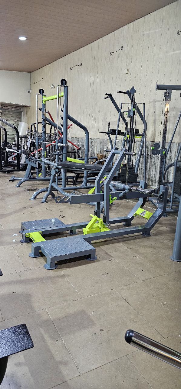 دستگاه اسکوات کمربندی (Belt Squat Machine)
